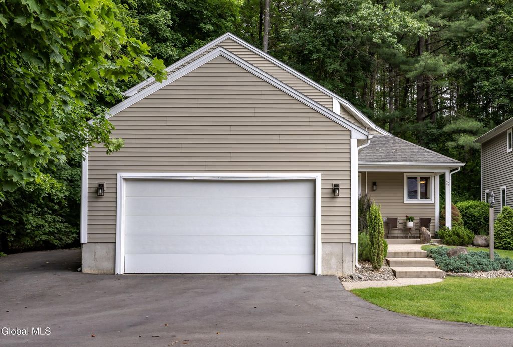 29 Pepper Lane, Saratoga Springs, NY 12866