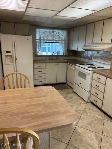 611 Charlemagne BLVD, Naples, FL 34112