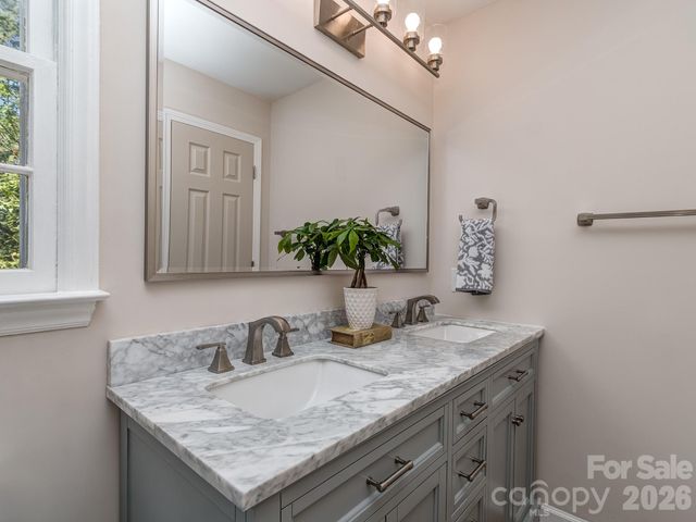 2041 Glouchester Circle, Charlotte, NC 28226