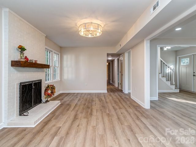 2041 Glouchester Circle, Charlotte, NC 28226