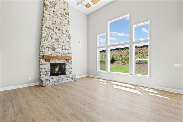150 Hidden Fields Way, Hoschton, GA 30548