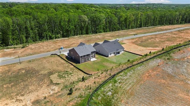 150 Hidden Fields Way, Hoschton, GA 30548