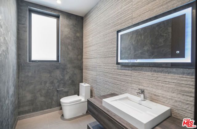 2122 Castle Heights Avenue, Los Angeles, CA 90034