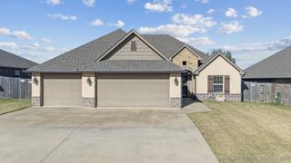 1108 Colhurst Lane, Claremore, OK 74019