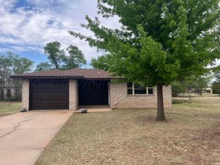 203 SE Avenue I, Childress, TX 79201