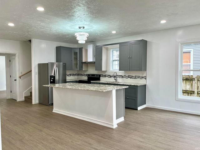 915 Clay Street, Huntingburg, IN 47542