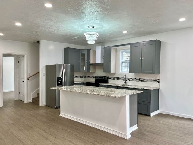 915 Clay Street, Huntingburg, IN 47542