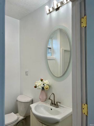 915 Clay Street, Huntingburg, IN 47542