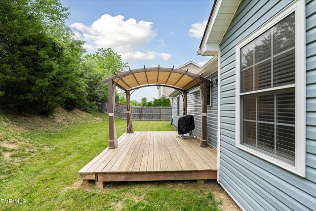 134 Yarrow Drive, Bluff City, TN 37618