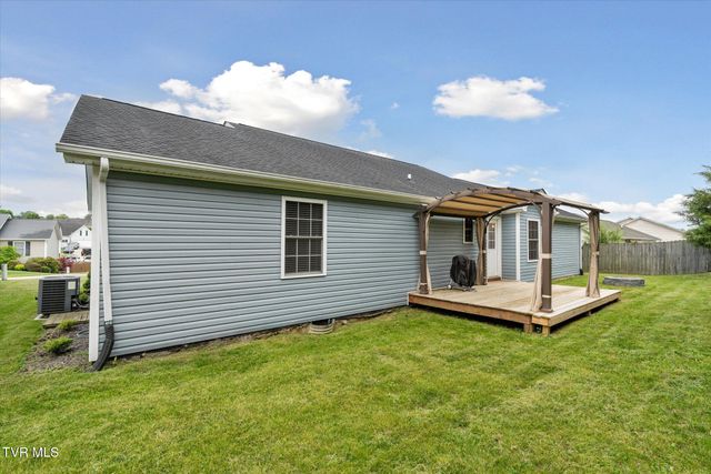 134 Yarrow Drive, Bluff City, TN 37618