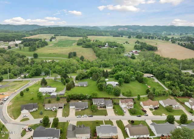 134 Yarrow Drive, Bluff City, TN 37618