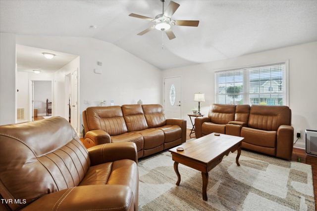 134 Yarrow Drive, Bluff City, TN 37618