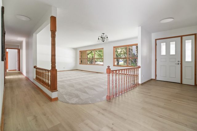 2720 N Bayview Lane, Mchenry, IL 60051