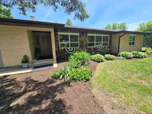 2720 N Bayview Lane, Mchenry, IL 60051