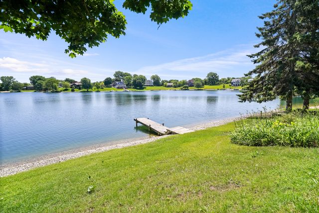 2720 N Bayview Lane, Mchenry, IL 60051