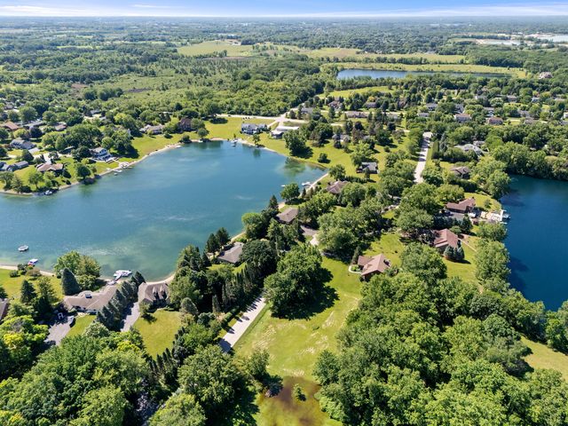 2720 N Bayview Lane, Mchenry, IL 60051