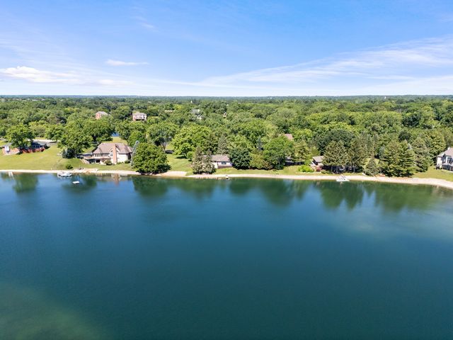 2720 N Bayview Lane, Mchenry, IL 60051