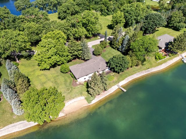 2720 N Bayview Lane, Mchenry, IL 60051