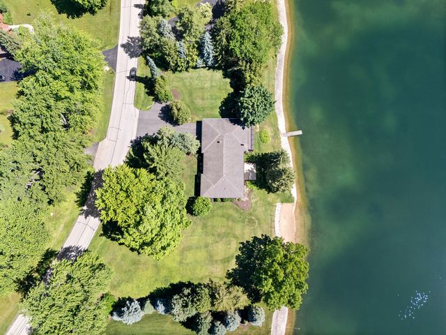 2720 N Bayview Lane, Mchenry, IL 60051
