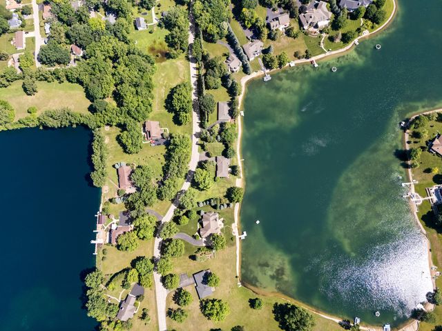 2720 N Bayview Lane, Mchenry, IL 60051