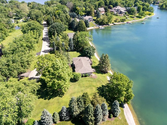 2720 N Bayview Lane, Mchenry, IL 60051
