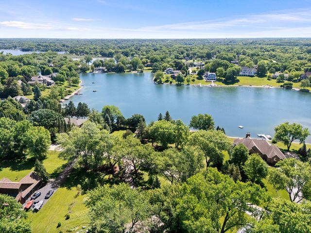 2720 N Bayview Lane, Mchenry, IL 60051