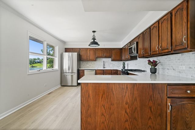 2720 N Bayview Lane, Mchenry, IL 60051