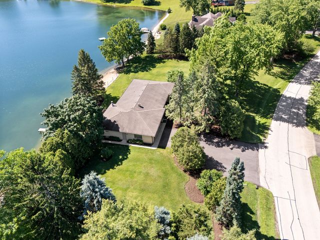 2720 N Bayview Lane, Mchenry, IL 60051