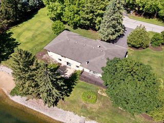 2720 N Bayview Lane, Mchenry, IL 60051