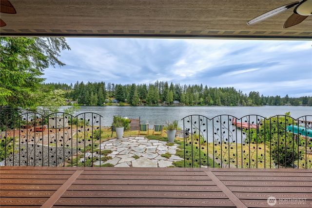 380 E Benson Lake Road, Grapeview, WA 98546