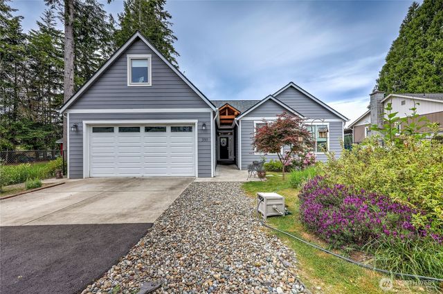 380 E Benson Lake Road, Grapeview, WA 98546