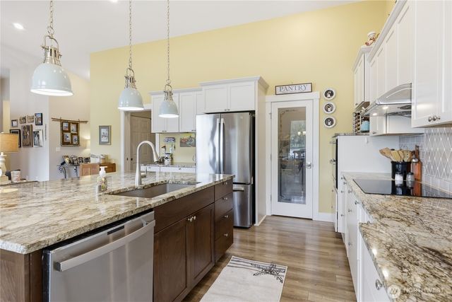 380 E Benson Lake Road, Grapeview, WA 98546