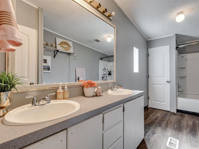 10000 S Peebly Road, Newalla, OK 74857