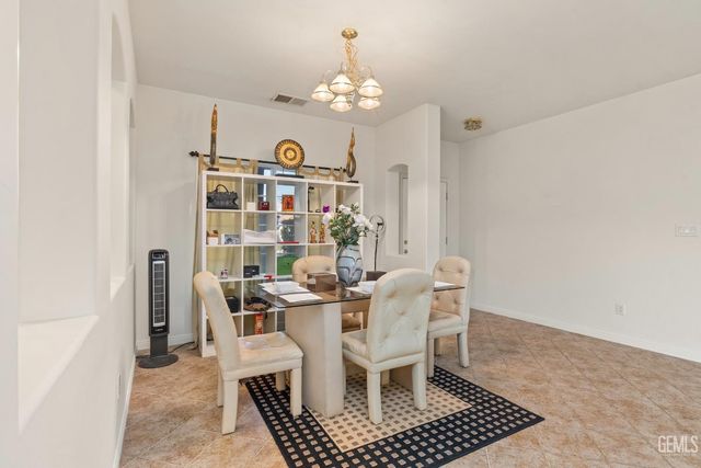 10807 Alexander Falls Avenue, Bakersfield, CA 93312