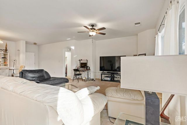 10807 Alexander Falls Avenue, Bakersfield, CA 93312