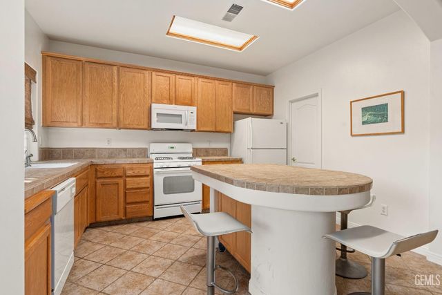 10807 Alexander Falls Avenue, Bakersfield, CA 93312