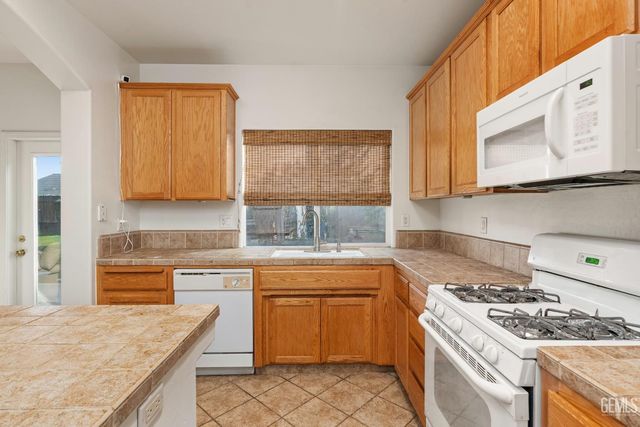 10807 Alexander Falls Avenue, Bakersfield, CA 93312