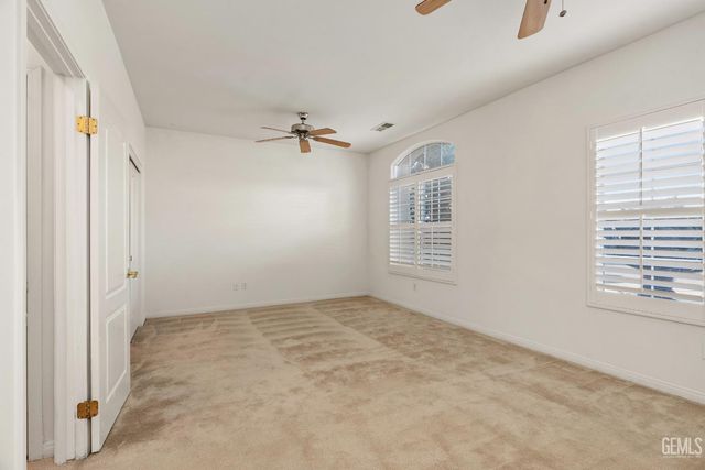 10807 Alexander Falls Avenue, Bakersfield, CA 93312