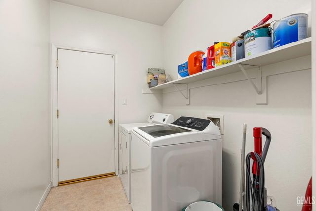 10807 Alexander Falls Avenue, Bakersfield, CA 93312