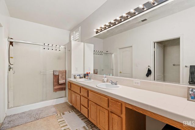 10807 Alexander Falls Avenue, Bakersfield, CA 93312