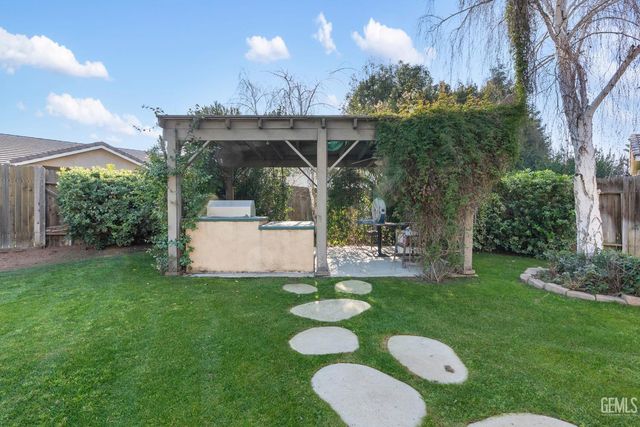 10807 Alexander Falls Avenue, Bakersfield, CA 93312