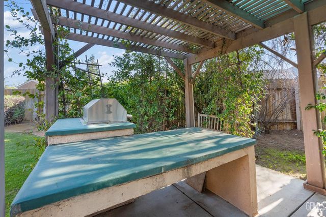 10807 Alexander Falls Avenue, Bakersfield, CA 93312