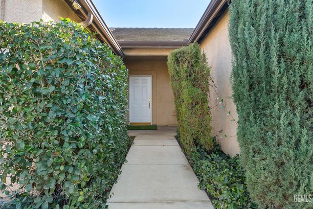 10807 Alexander Falls Avenue, Bakersfield, CA 93312