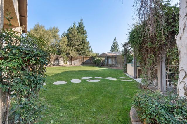 10807 Alexander Falls Avenue, Bakersfield, CA 93312