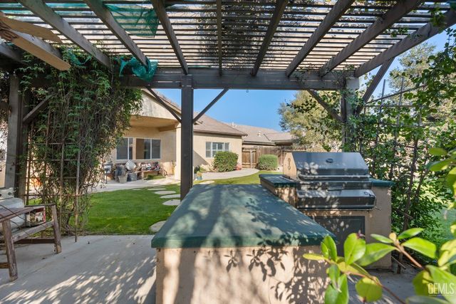 10807 Alexander Falls Avenue, Bakersfield, CA 93312