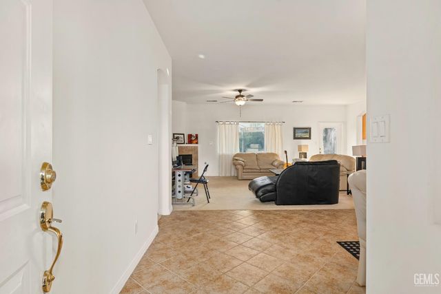 10807 Alexander Falls Avenue, Bakersfield, CA 93312