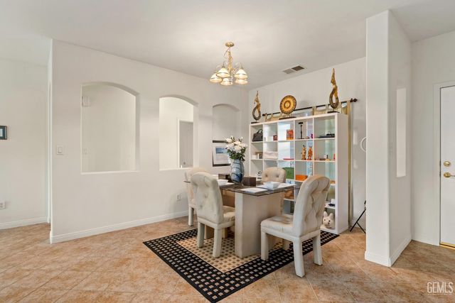 10807 Alexander Falls Avenue, Bakersfield, CA 93312