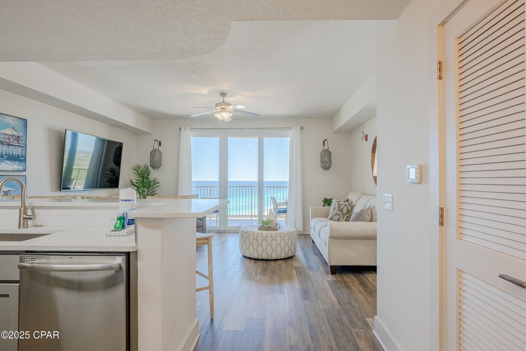 Image 10 of property listing at 15928 Front Beach Road 31908, Panama City Beach, FL 32413
