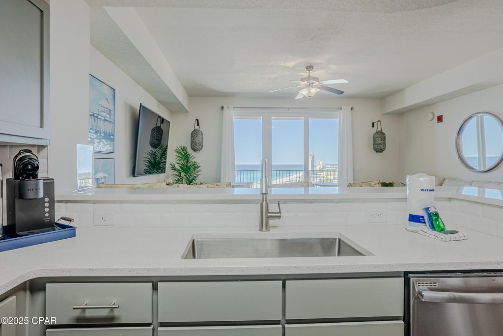 Image 13 of property listing at 15928 Front Beach Road 31908, Panama City Beach, FL 32413