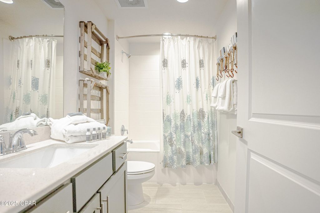 Image 21 of property listing at 15928 Front Beach Road 31908, Panama City Beach, FL 32413